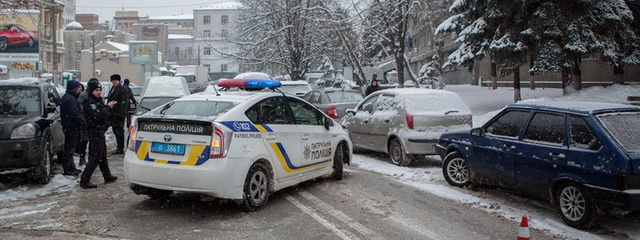 �� ����� ��������� ����������� Mazda � ����������� Toyota Prius