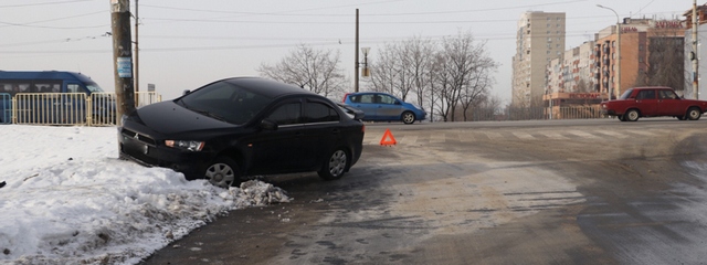 В Днепре на Слобожанском проспекте Mitsubishi «влетел» в столб