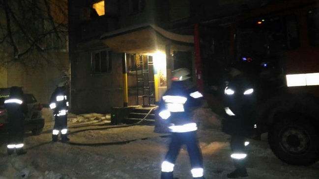 В Днепре на пожаре погиб мужчина, женщину удалось спасти