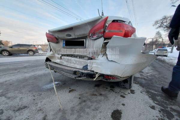 В Днепре на Сичеславской Набережной грузовик спровоцировал тройное ДТП