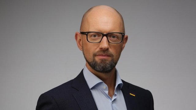 Сокращать нардепов до 300 нужно вместе с конституционной реформой, — Арсений Яценюк