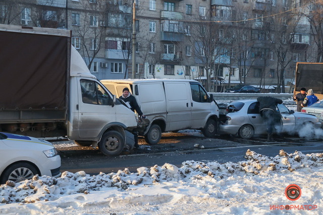 ДТП на проспекте Богдана Хмельницкого в Днепре: столкнулись пять автомобилей (момент ДТП)