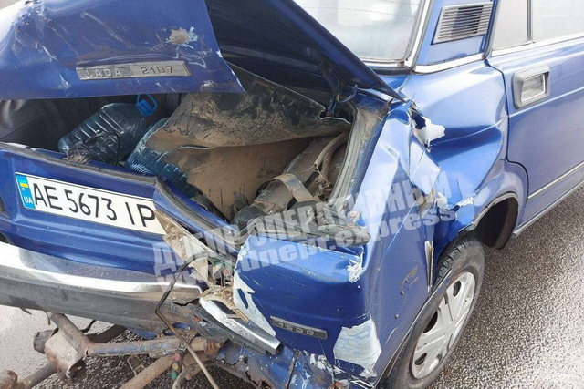 В Днепре на Новом мосту Mercedes влетел в ВАЗ: видео момента ДТП