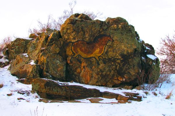 Под Днепром обнаружили загадочную «наскальную живопись»