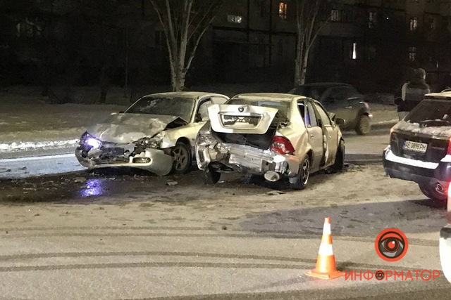 В Днепре на Метростроевской столкнулись три машины: пострадал мужчина