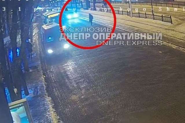 В Днепре на Яворницкого Mitsubishi сбил пешехода, выскочившего на дорогу