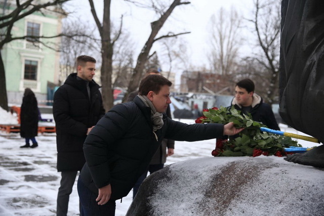 В Днепре почтили память Героев Крут