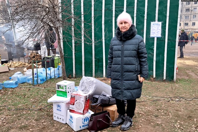 Мешканку 118-го будинку та її похилого батька від смерті врятував мобільний телефон