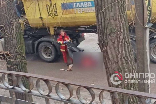 В Индустриальном районе Днепра под колеса грузовика попала женщина
