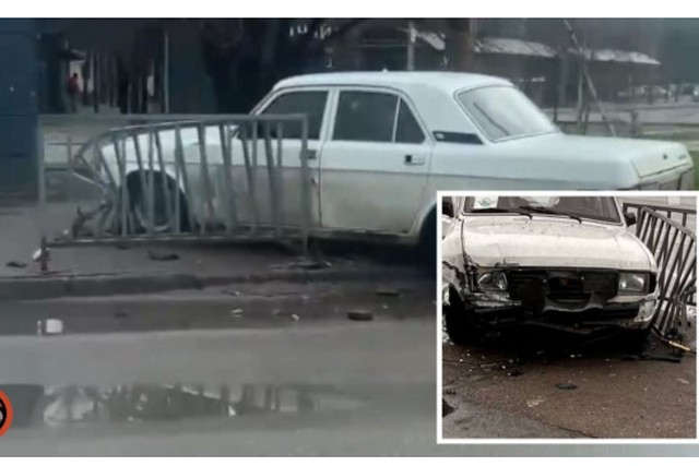 За лічені метри до зупинки: навпроти ТЦ «Наша правда» у Дніпрі «Волга» влетіла в огорожу