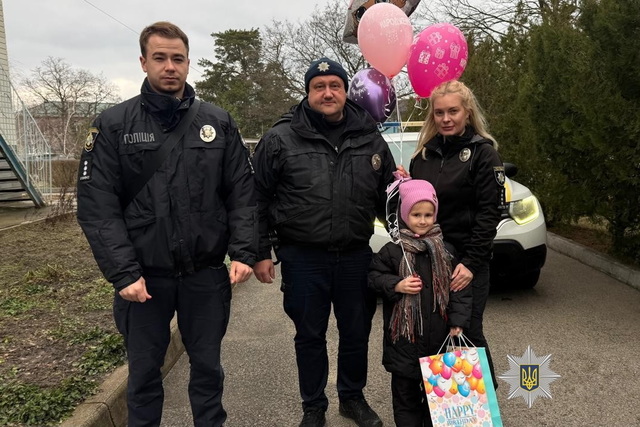 Днепровские полицейские осуществили мечту девочки из Мариуполя
