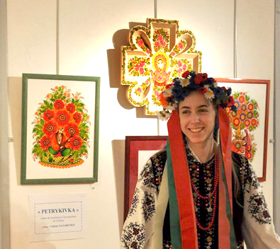 Картина петриковской мастерицы стала солдатским оберегом