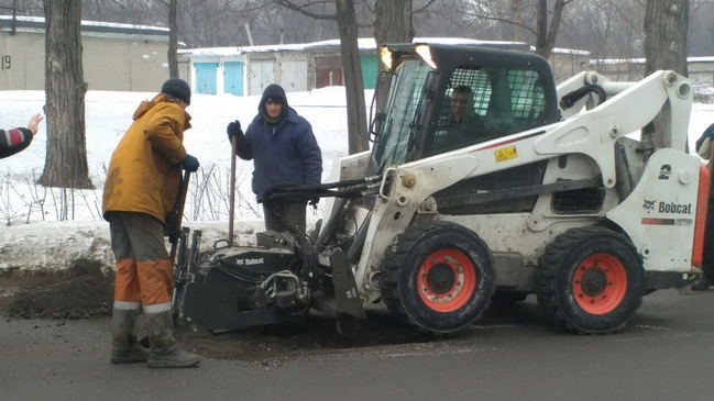 У Кам`янському ведуться роботи із захисту дорожнього покриття