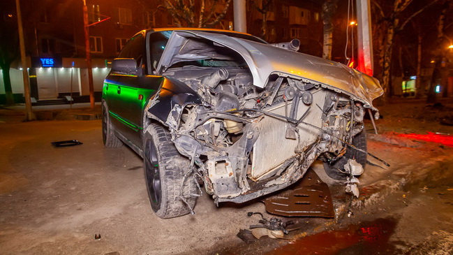 В Днепре на проспекте Александра Поля столкнулись Subaru и Toyota