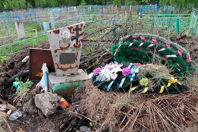 На ликвидацию свалок на кладбищах Каменского потратят порядка 5 миллионов гривен