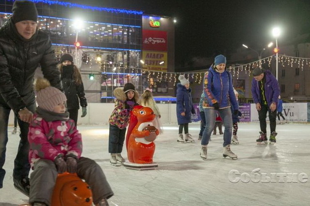 Ледовая арена в Каменском завершает свою работу
