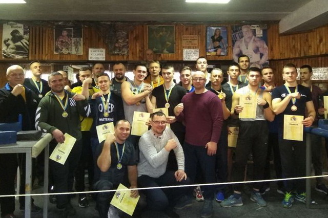 Кам’янчани здобули п’ять медалей на чемпіонаті області з армрестлінгу
