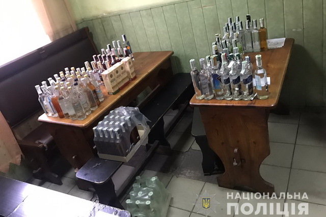 В Каменском полицейские изъяли 400 литров незаконного алкоголя