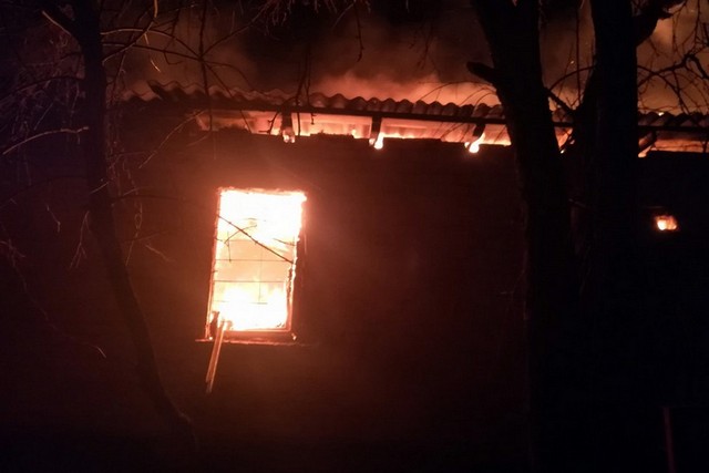 В Кривом Роге горел склад лесоматериалов