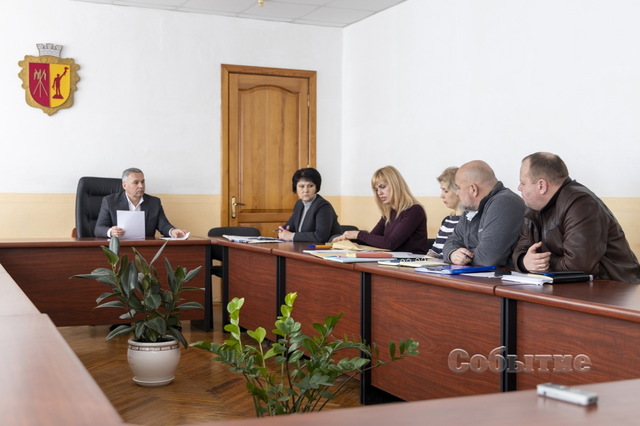 Приобретение новых автобусов и трамваев в Каменском будет кредитовать «Приватбанк»