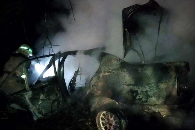 В П’ятихатському районі вогнеборці ліквідували пожежу в автомобілі, яка виникла внаслідок ДТП