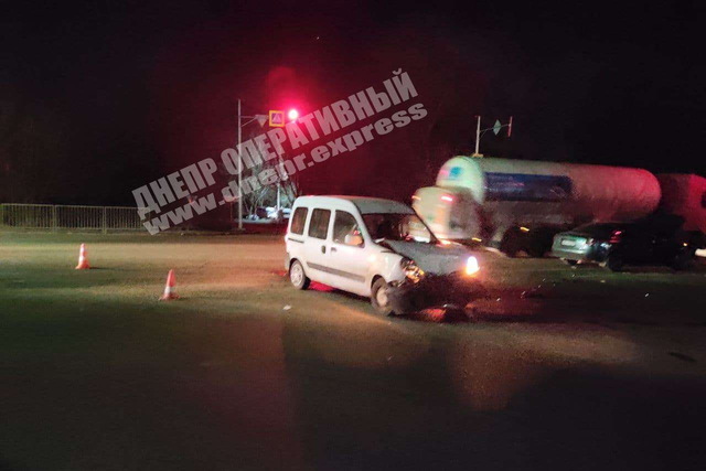 В Днепре на Криворожском шоссе произошло ДТП: есть пострадавшие