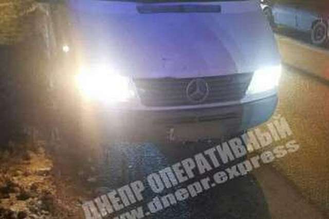 В Днепре на улице Макарова маршрутка сбила двух пешеходов