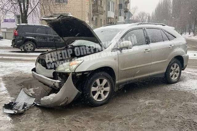 В Днепре на Ярослава Мудрого столкнулись два Lexus