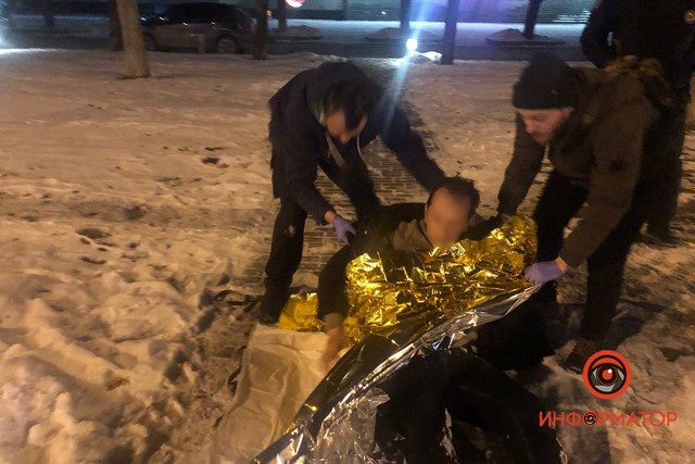 В Днепре на Сичеславской Набережной пьяный мужчина упал в снег и не смог встать