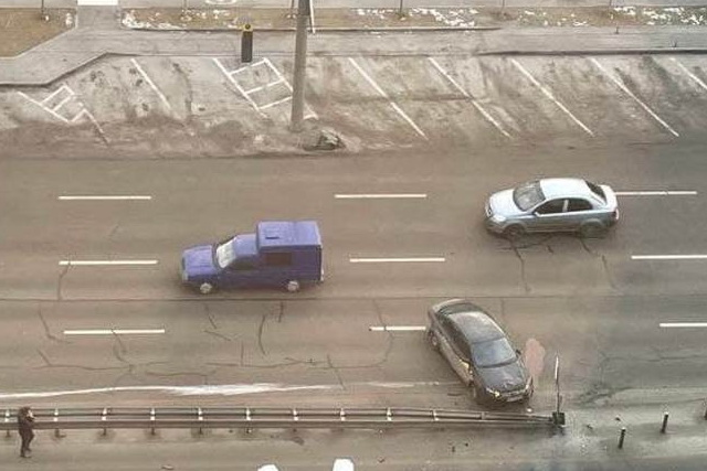 В Днепре на Набережной Победы автомобиль такси Uklon въехал в Toyota: видео момента