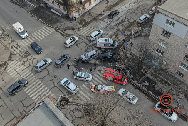 Фото: Рустам Натаров, Сергей Лашко. На Половицкой столкнулись две Toyota: женщину вырезали из авто спасатели