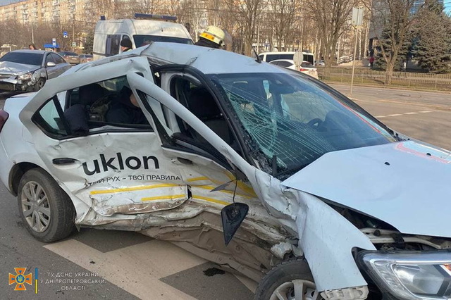 На Днепропетровщине столкнулись Renault и Chevrolet: пострадали 2 взрослых и ребенок