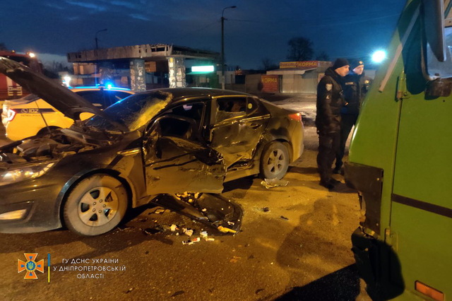 На Передовой столкнулись Kia и автобус: пострадал мужчина