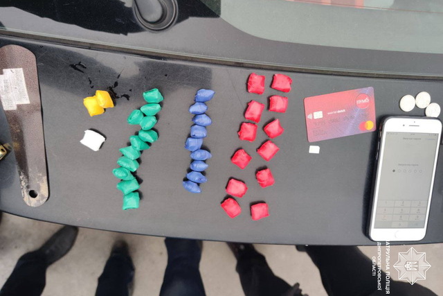 Патрульні затримали закладника наркотиків із 35 згортками