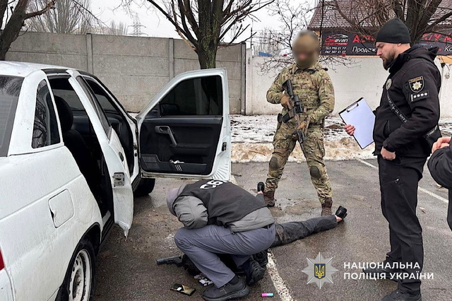 Задержали днепрянина, пытавшегося продать автомат Калашникова