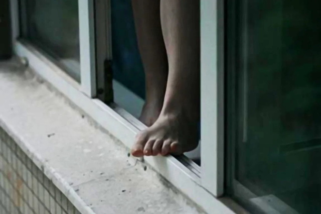 В Кривом Роге судили бабушку после падения внука с третьего этажа