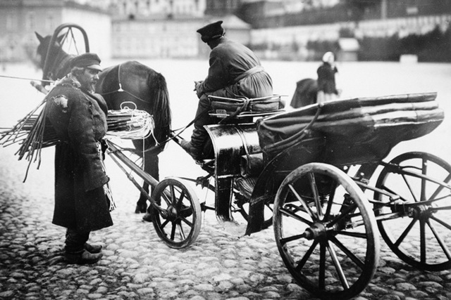 Історія Дніпра: Якими були попередники сучасних таксистів?