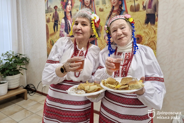 Народные песни, блины и теплая атмосфера: в Днепре для подопечных терцентра провели «Веселую Масленицу»