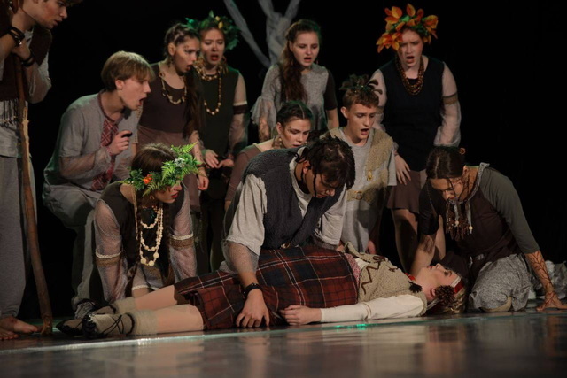 В Днепре поставили страшную сказку