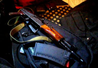 Двое днепропетровцев на «БМВ» задержаны за перевозку оружия