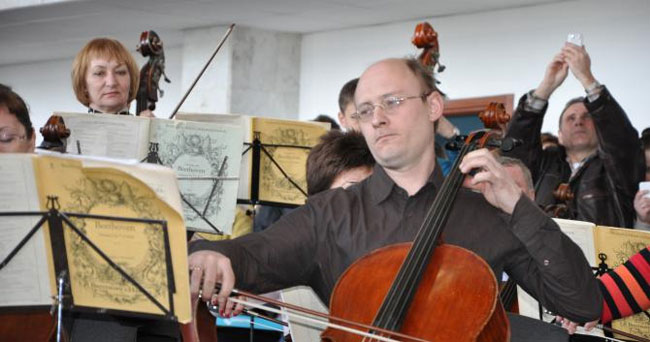 В днепропетровском аэропорту прозвучали гимны Евросоюза и Украины