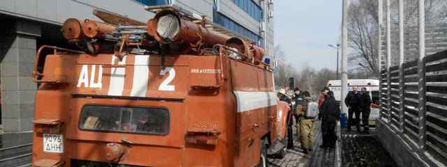 У Дніпрі пожежні-рятувальники ліквідували пожежу всередині сауни Спортивного комплексу «Метеор»