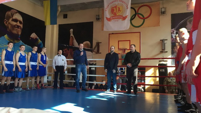 Боксери Кам’янського і Дніпра боролися на честь воїнів АТО