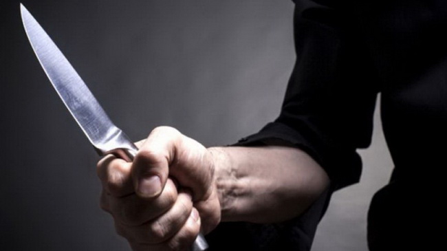 Житель Каменского изрезал мать ножом