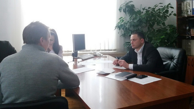 Жителі селища Романкове попросили мера Кам'янського відновити зовнішнє освітлення та встановити дитячий майданчик