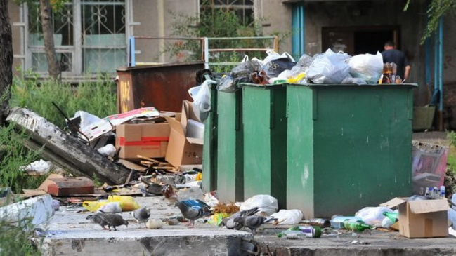 Для кого подняли тарифы на уборку мусора в Каменском?