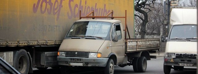 Фото: Виктория Машкина В Днепре столкнулись фура и Газель: образовалась большая пробка