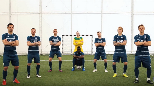 Футболисты каменской «Стали» сняли клип на песню группы «Грибы»