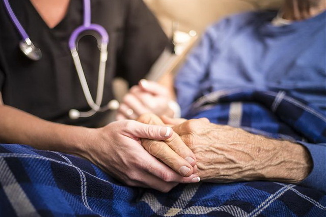 У Дніпрі запрацює перша виїзна бригада спеціалізованої паліативної допомоги