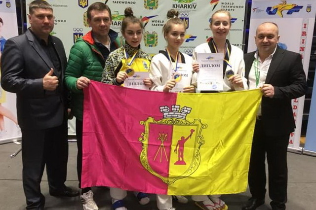 Тхэквондисты из Каменского завоевали шесть медалей в первый день марафона чемпионатов Украины